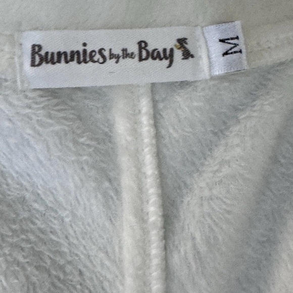 Bunnies By The Bay Robe Sz M CUDDLE ME PLUSH Womens Super Soft White Satin Trim - Picture 7 of 11